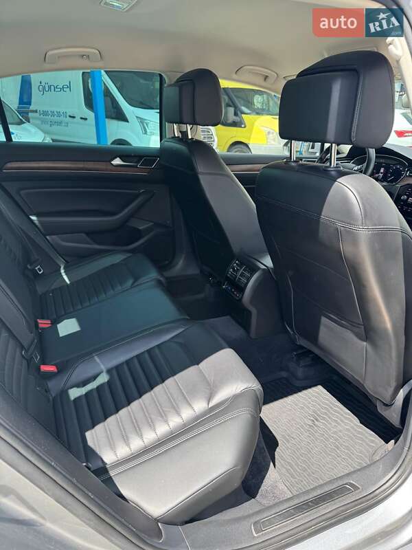 Седан Volkswagen Passat 2018 в Киеве