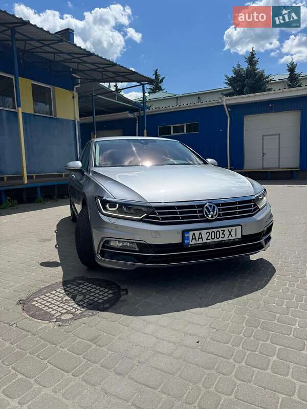 Седан Volkswagen Passat 2018 в Киеве