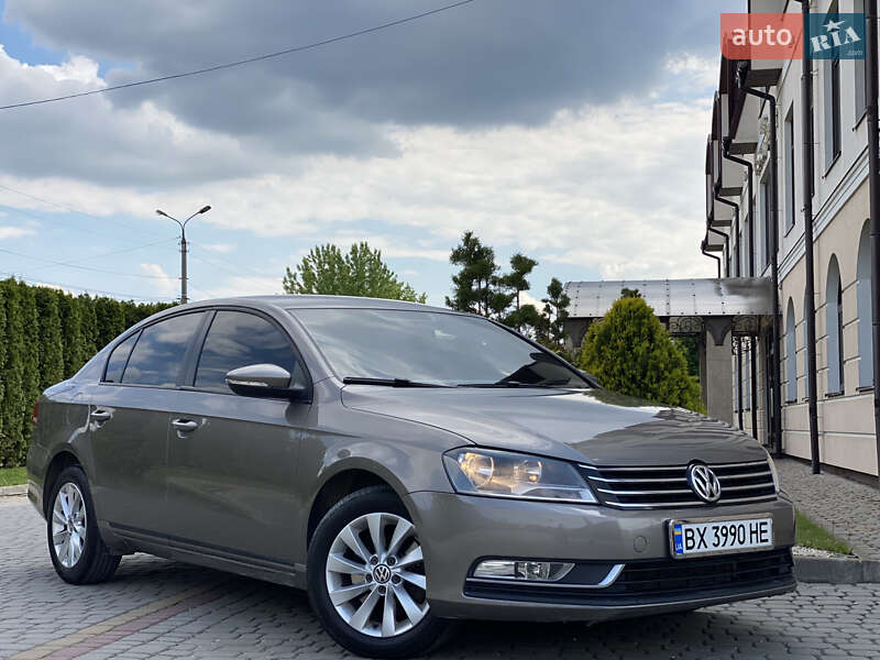 Седан Volkswagen Passat 2011 в Дунаївцях