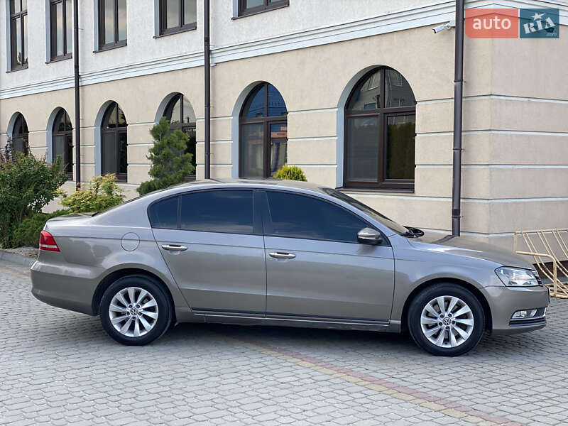 Седан Volkswagen Passat 2011 в Дунаївцях
