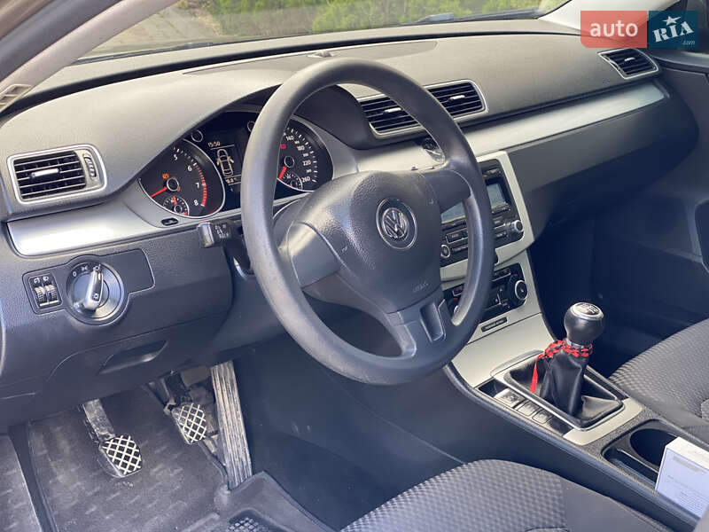 Седан Volkswagen Passat 2011 в Дунаївцях