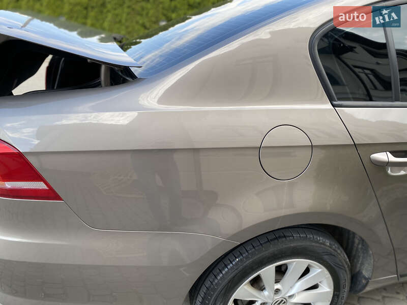 Седан Volkswagen Passat 2011 в Дунаївцях