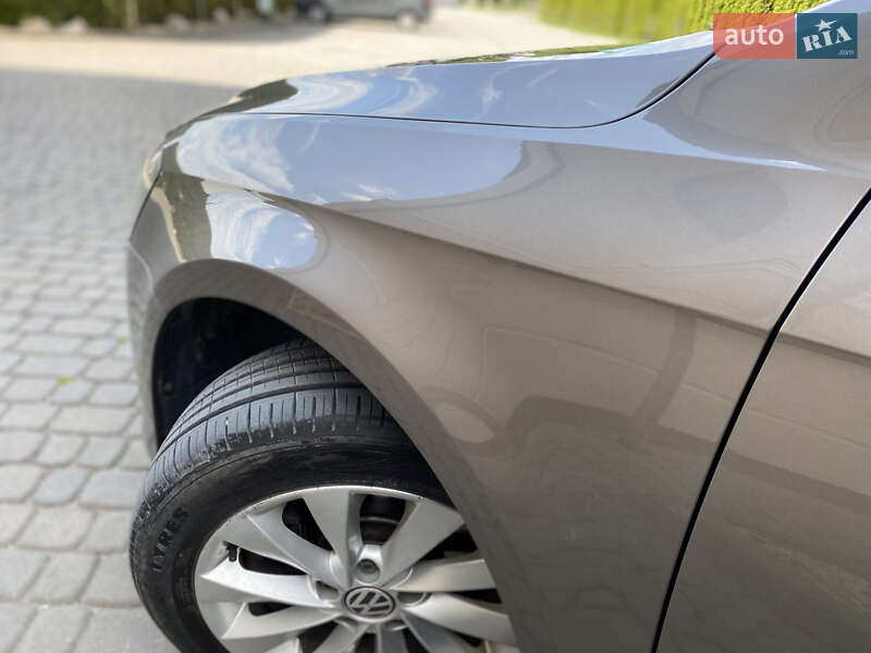 Седан Volkswagen Passat 2011 в Дунаївцях