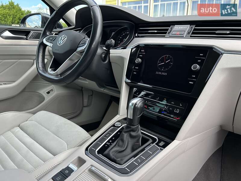 Седан Volkswagen Passat 2020 в Львове