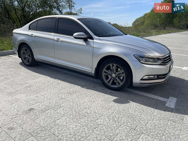 Седан Volkswagen Passat 2015 в Львове