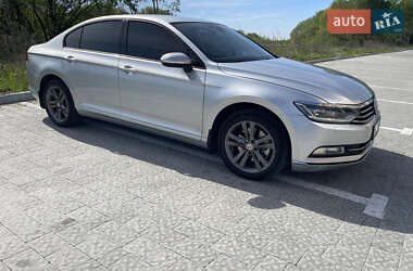 Седан Volkswagen Passat 2015 в 