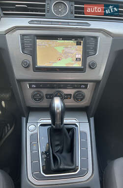 Седан Volkswagen Passat 2015 в 