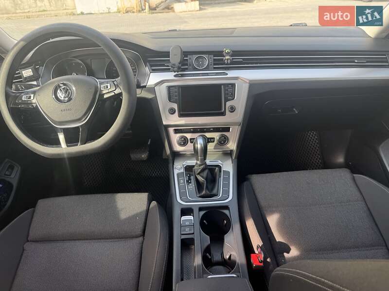 Універсал Volkswagen Passat 2015 в Львові
