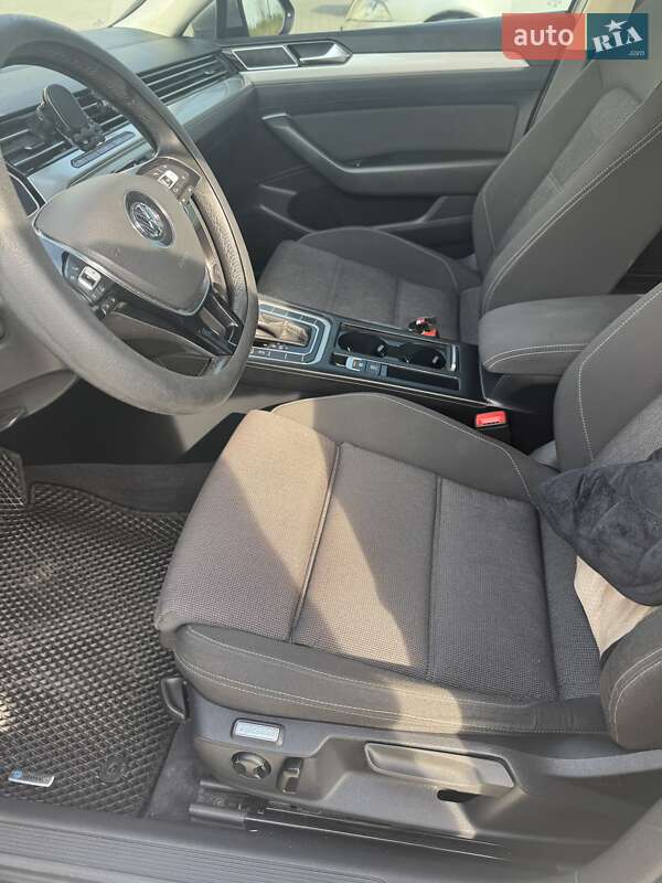 Універсал Volkswagen Passat 2015 в Львові