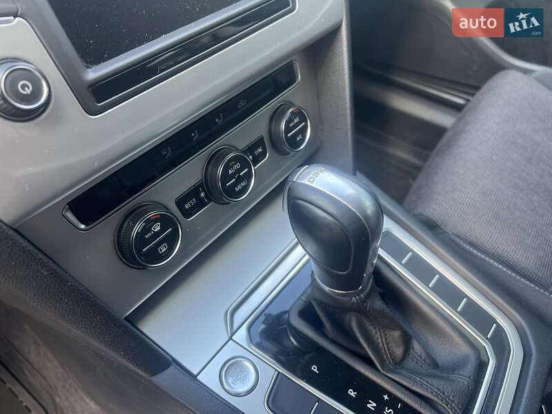 Универсал Volkswagen Passat 2015 в Киеве