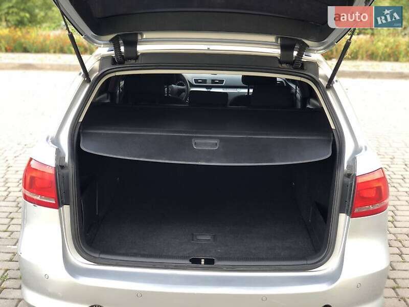 Універсал Volkswagen Passat 2012 в Івано-Франківську