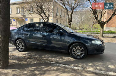 Седан Volkswagen Passat 2006 в Краснограде
