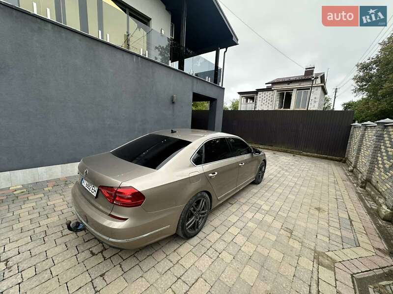 Седан Volkswagen Passat 2016 в Ивано-Франковске