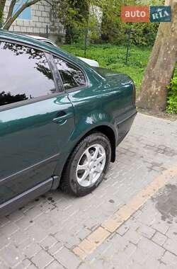 Седан Volkswagen Passat 2000 в 