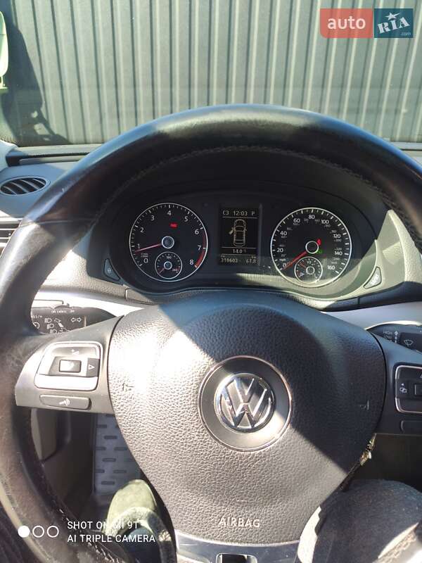 Седан Volkswagen Passat 2012 в Киеве