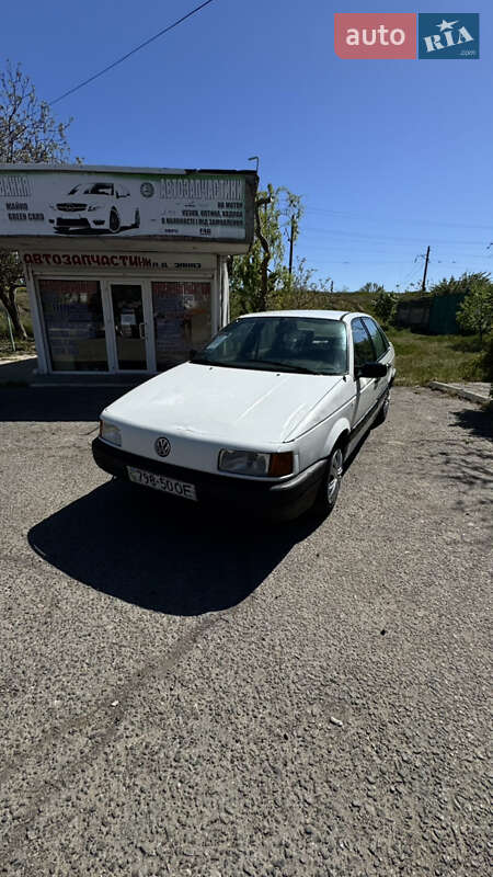 Седан Volkswagen Passat 1988 в Білгороді-Дністровському