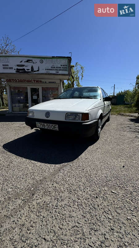 Седан Volkswagen Passat 1988 в Білгороді-Дністровському