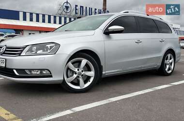 Універсал Volkswagen Passat 2011 в 