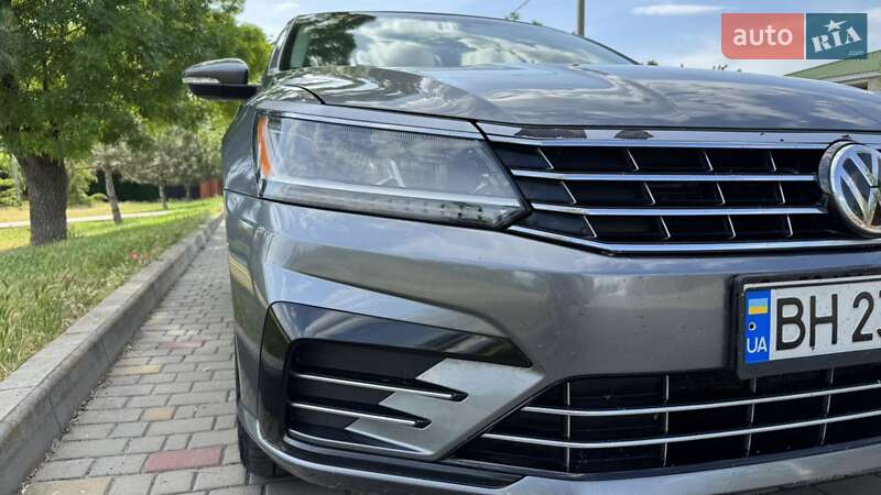 Седан Volkswagen Passat 2017 в Одессе