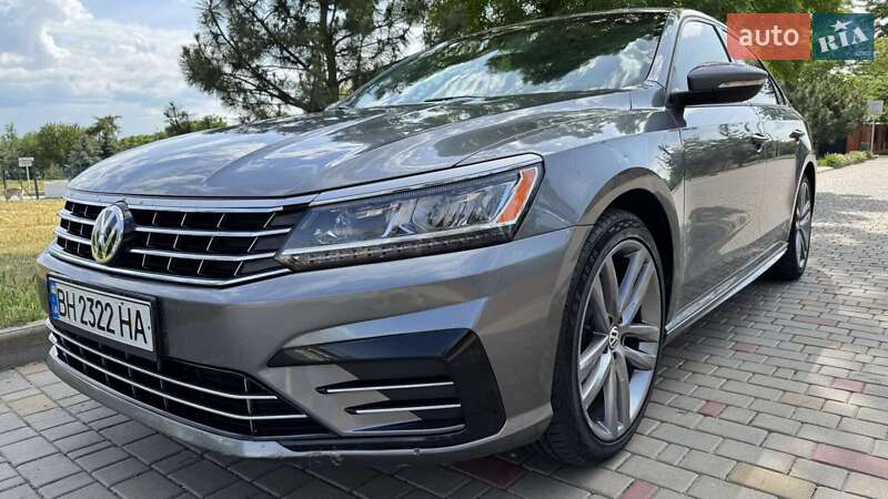 Седан Volkswagen Passat 2017 в Одессе