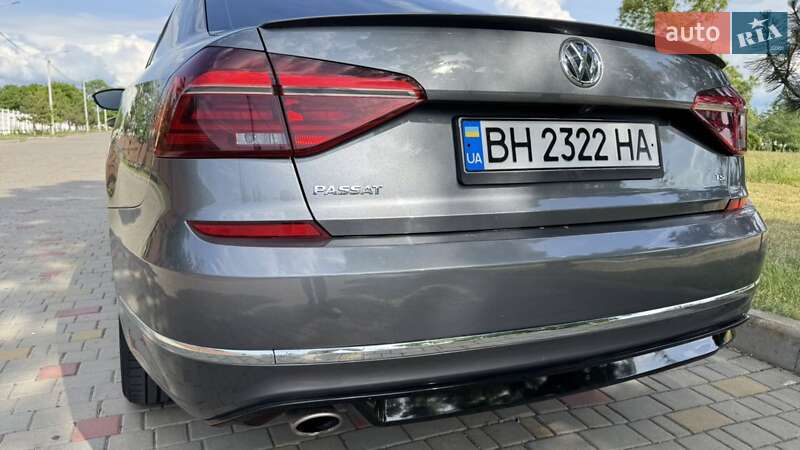Седан Volkswagen Passat 2017 в Одессе