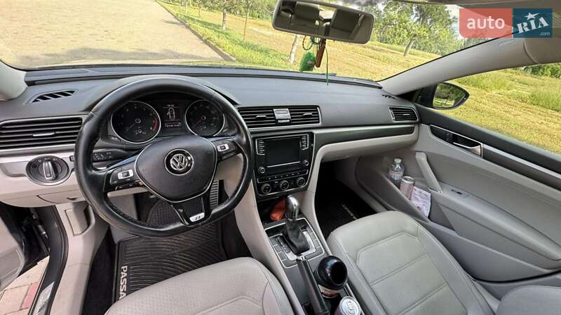 Седан Volkswagen Passat 2017 в Одессе