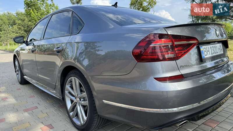 Седан Volkswagen Passat 2017 в Одессе