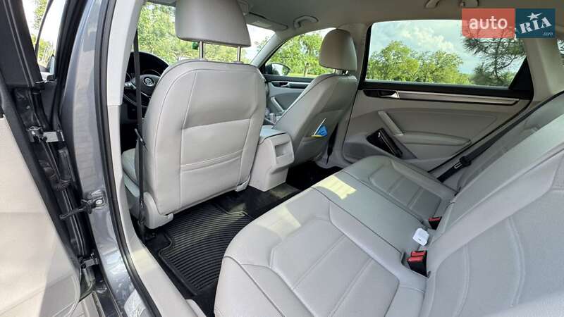 Седан Volkswagen Passat 2017 в Одессе