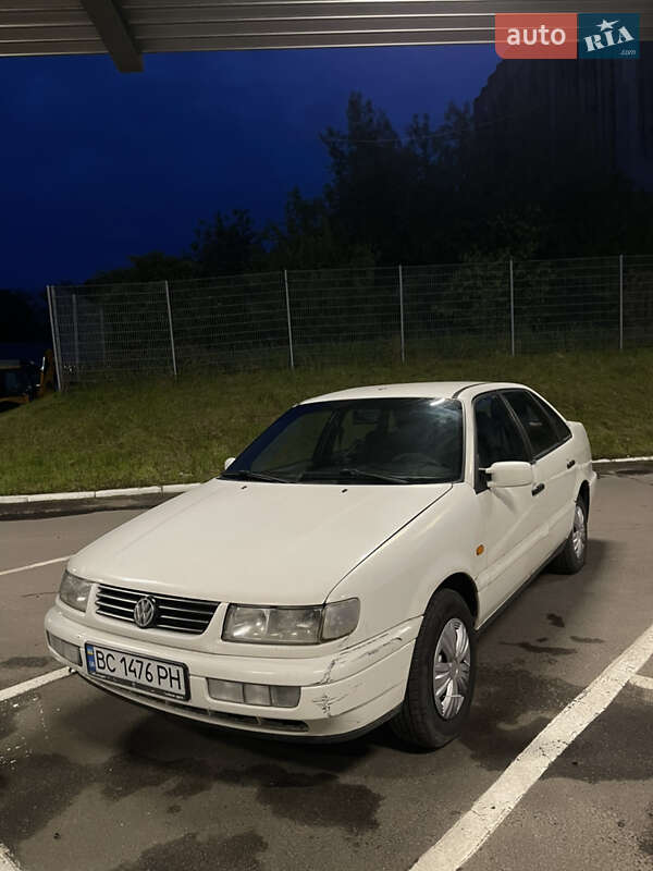 Седан Volkswagen Passat 1995 в Львове
