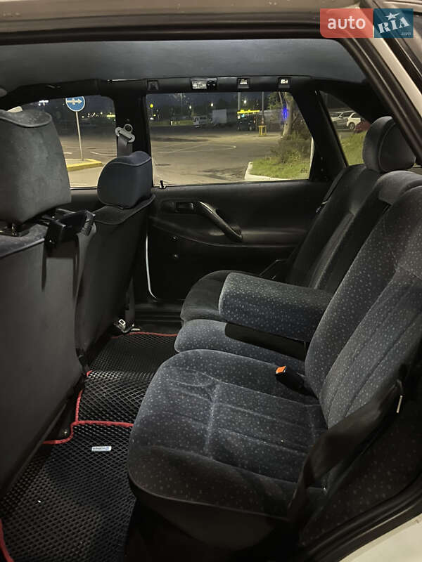 Седан Volkswagen Passat 1995 в Львове