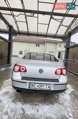 Седан Volkswagen Passat 2010 в 