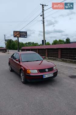 Седан Volkswagen Passat 1997 в Жовкве
