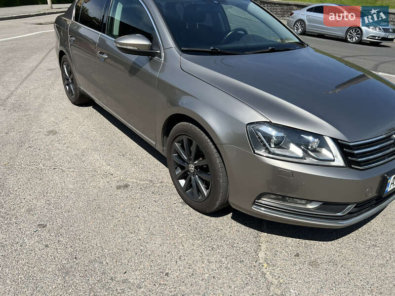 Седан Volkswagen Passat 2014 в Днепре