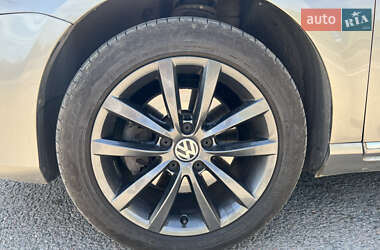 Седан Volkswagen Passat 2014 в 