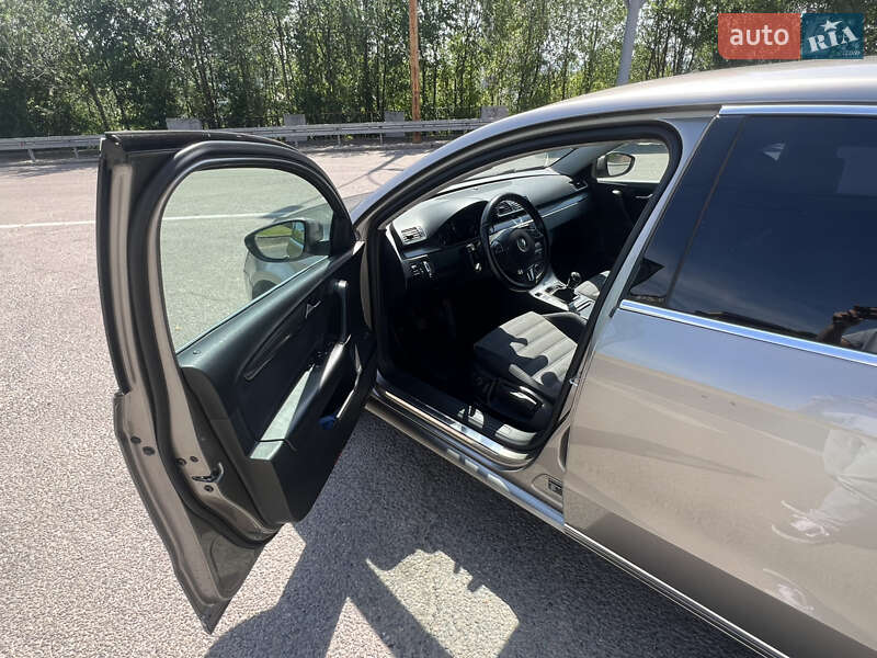 Седан Volkswagen Passat 2014 в Днепре