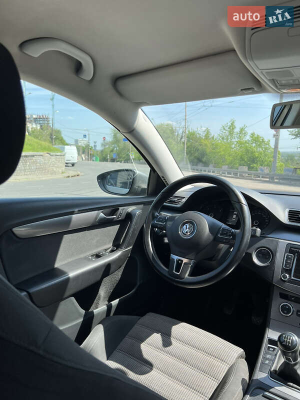 Седан Volkswagen Passat 2014 в Днепре