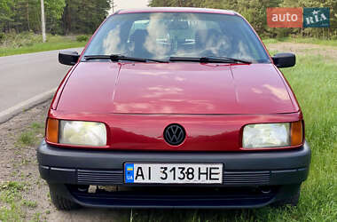 Седан Volkswagen Passat 1990 в 