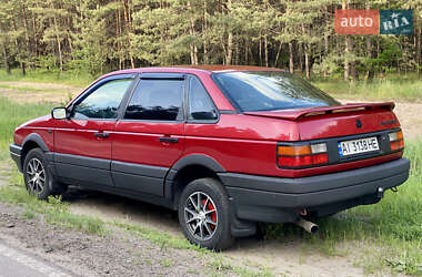 Седан Volkswagen Passat 1990 в 