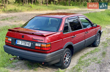 Седан Volkswagen Passat 1990 в 