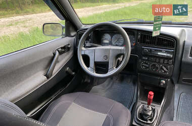 Седан Volkswagen Passat 1990 в 