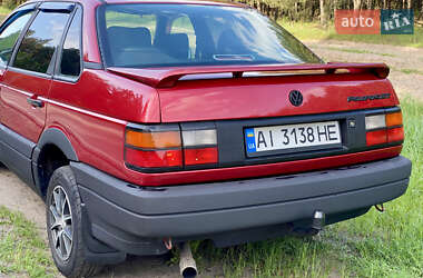 Седан Volkswagen Passat 1990 в 