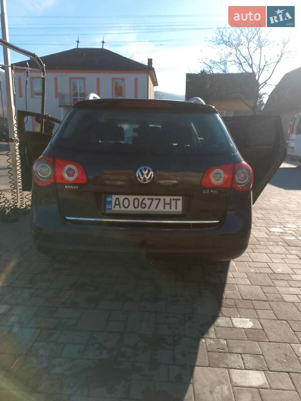Универсал Volkswagen Passat 2005 в Ужгороде