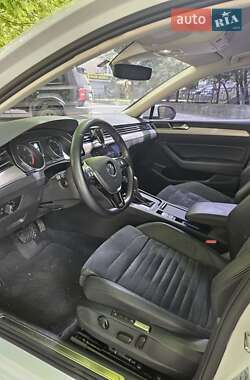 Седан Volkswagen Passat 2017 в Дніпрі