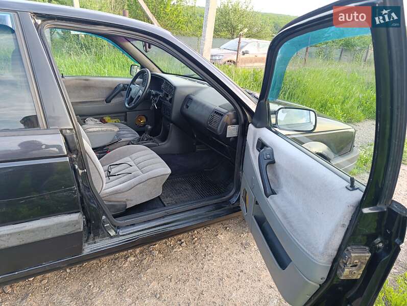 Седан Volkswagen Passat 1993 в Харкові