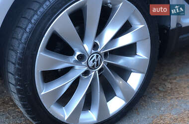 Седан Volkswagen Passat 2001 в 