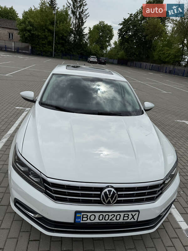 Седан Volkswagen Passat 2016 в Тернополе