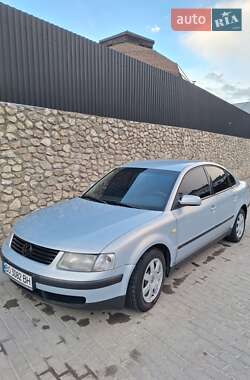 Седан Volkswagen Passat 1999 в 