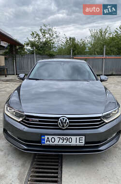 Седан Volkswagen Passat 2015 в 