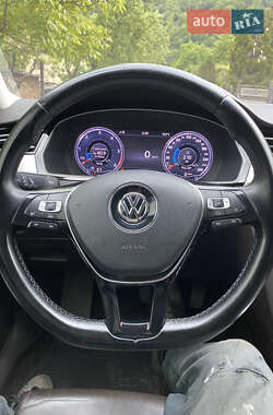 Седан Volkswagen Passat 2015 в 