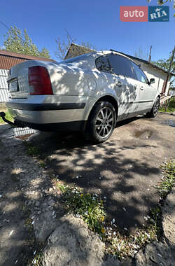 Седан Volkswagen Passat 2000 в 